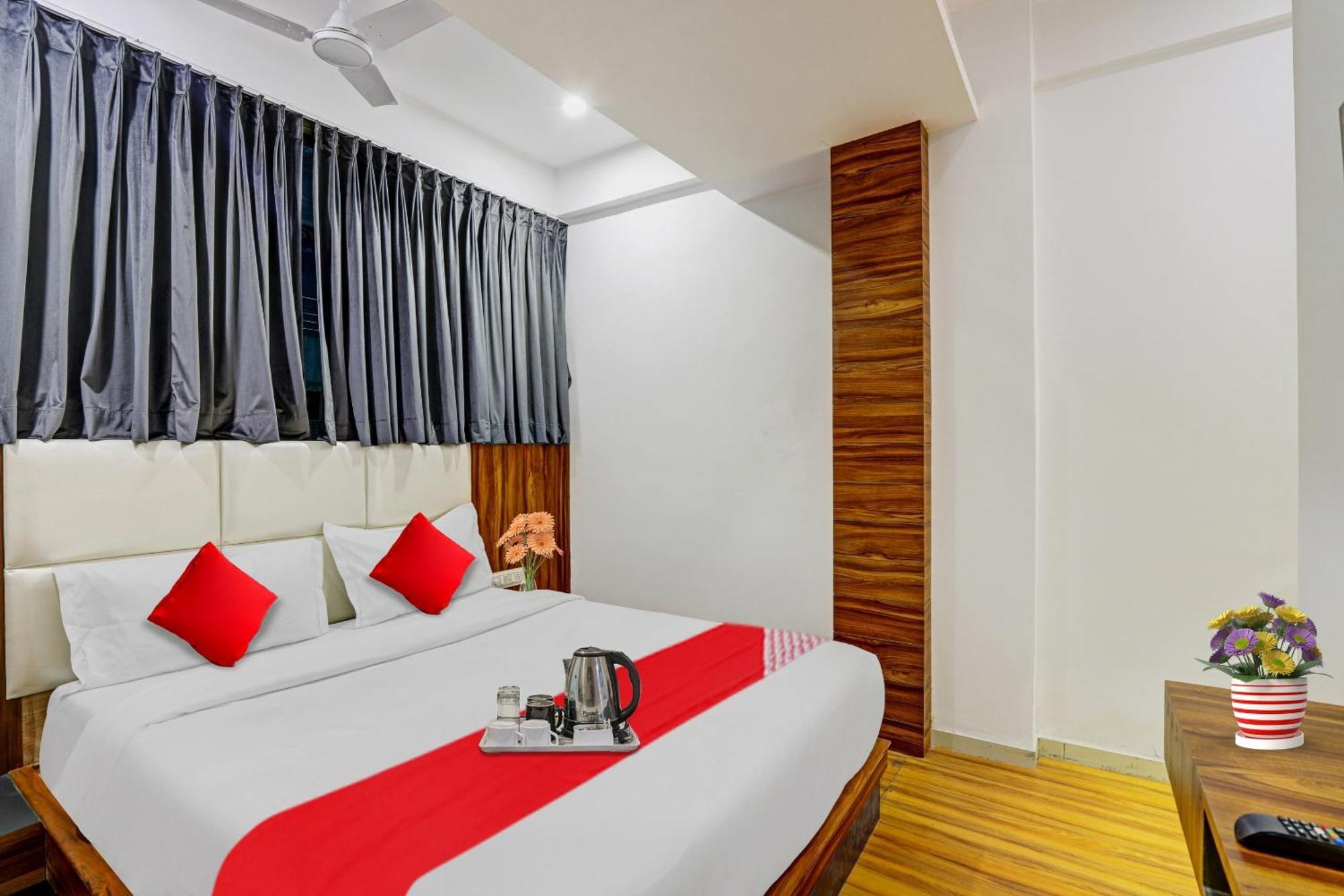 Hotel O Max Surat Exterior photo