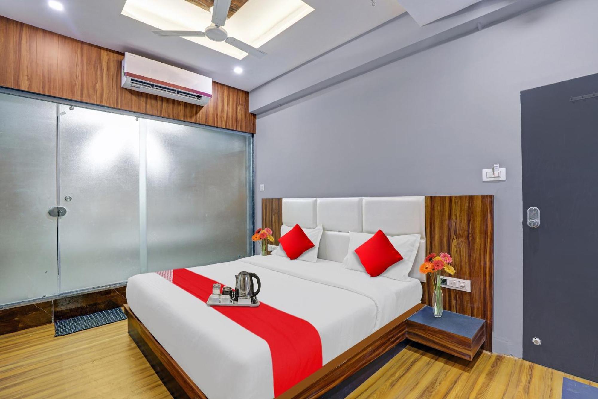 Hotel O Max Surat Exterior photo
