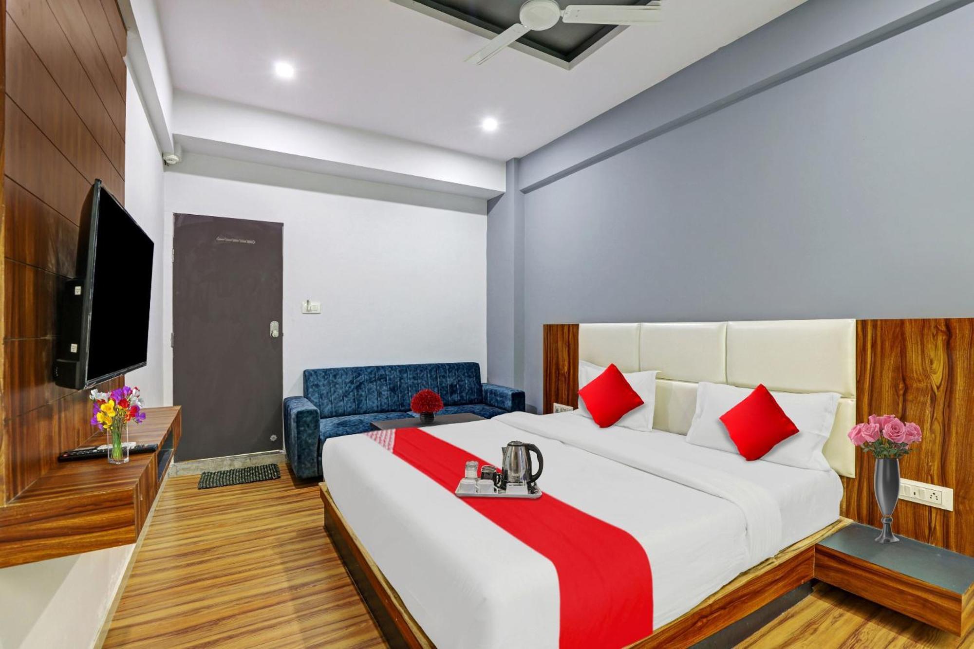 Hotel O Max Surat Exterior photo