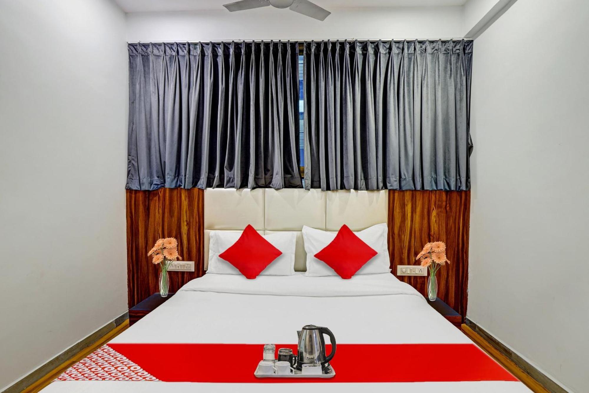 Hotel O Max Surat Exterior photo