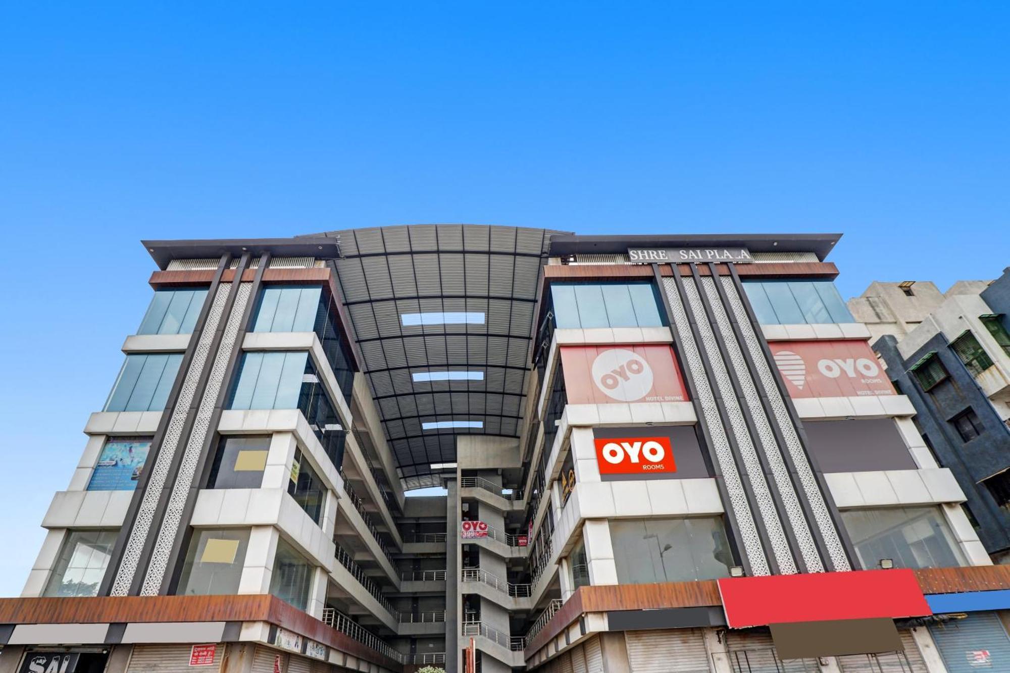 Hotel O Max Surat Exterior photo