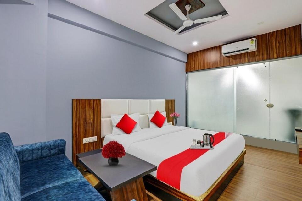 Hotel O Max Surat Exterior photo