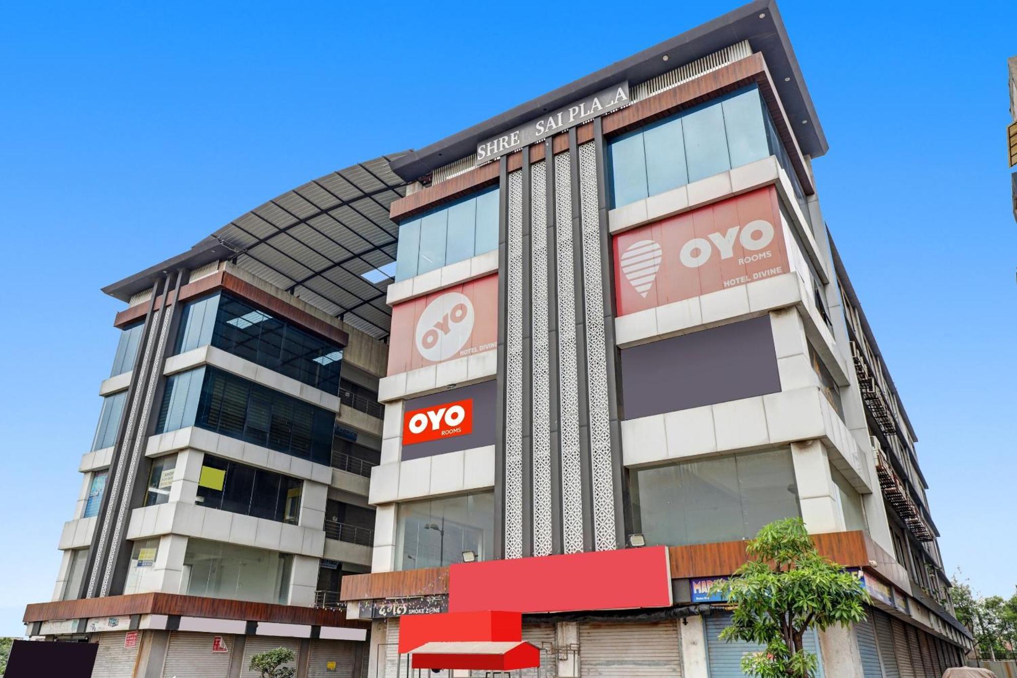 Hotel O Max Surat Exterior photo